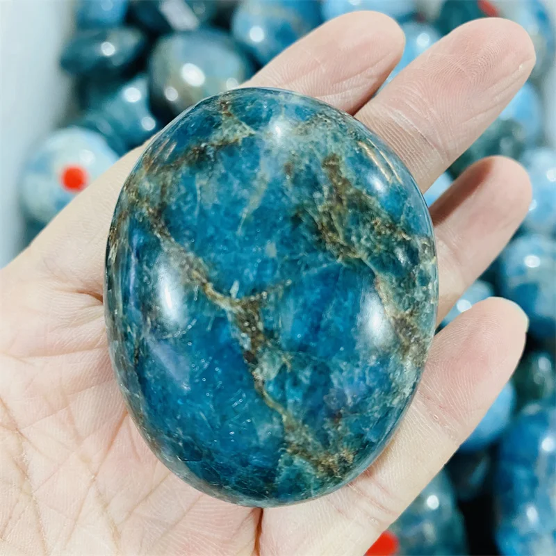 Натуральный полированный кристалл лечебный голубой апатит пальма камень ручная игра домашний декор