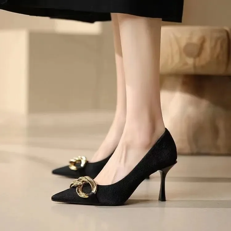  французские высокие каблуки женщины новые осень и зима взрывной металлическая цепь дизайн смысл меньшинства обнаженные остроконечные каблуки на шпильке