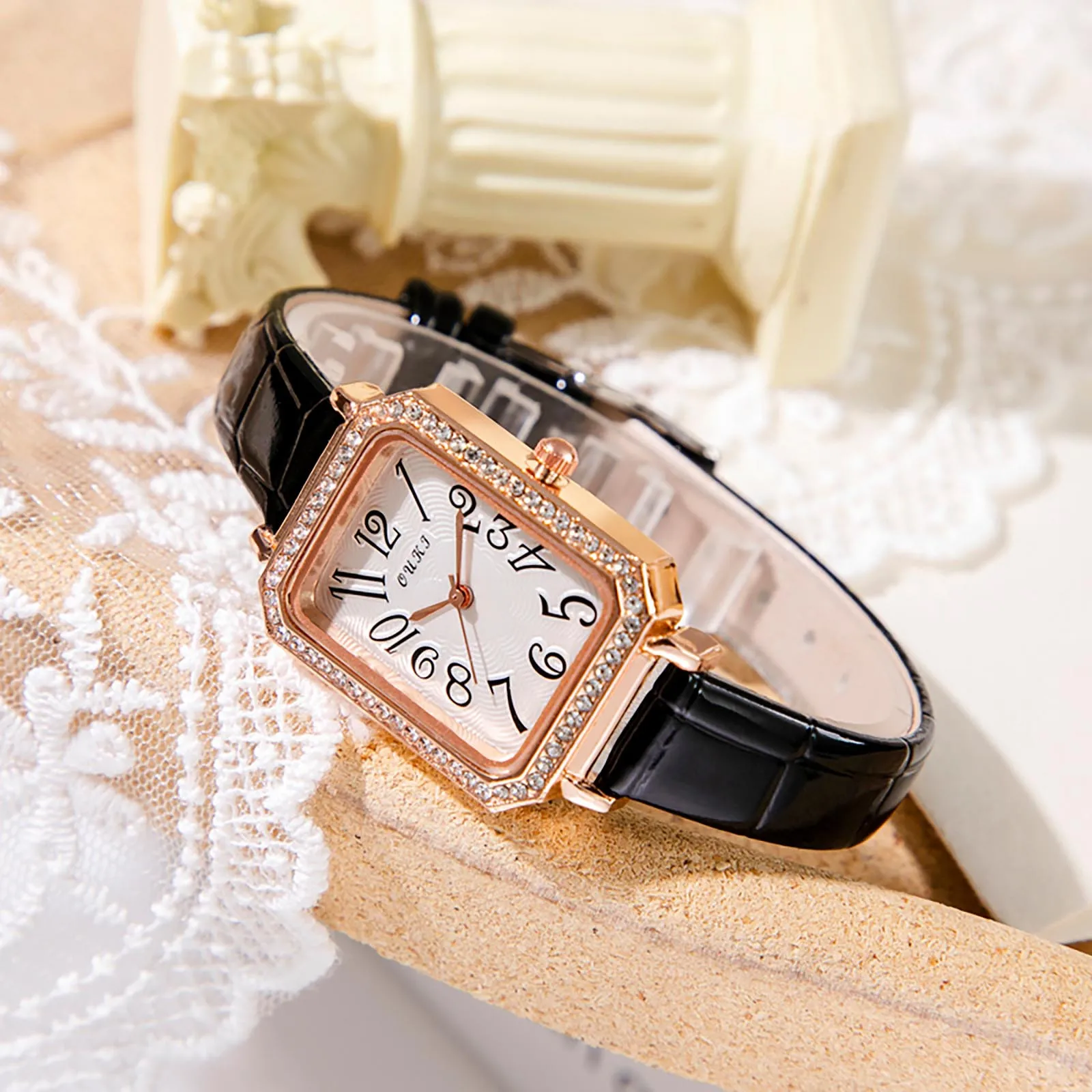 Модные изысканные часы для женщин Компактные квадратные кварцевые часы со стразами и циферблатом Кожаный ремешок Женские наручные часы